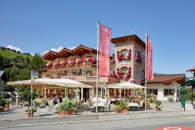 Restaurant Dorfkrug Kaprun Gebäudeansicht | © huber-fotografie.at