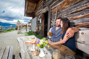 Stärkung bei einer Jause auf der Almhütte | © Kitzsteinhorn
