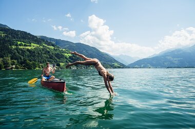 Sprung in den glasklaren Zeller See | © Zell am See-Kaprun Tourismus