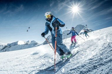 Familie beim Skifahren am Kitzsteinhorn | © Kitzsteinhorn
